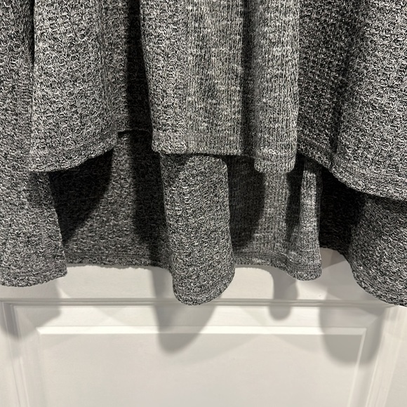 NWT- DG2, Colour block, Raglan Sleeve, Top. - Picture 7 of 11